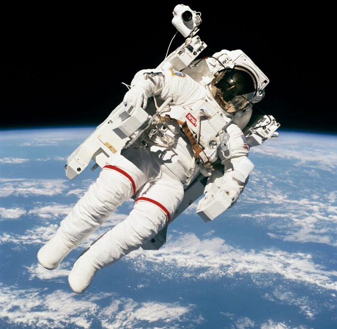 Câu chuyện về Bruce McCandless, phi hành gia đã làm nên bức ảnh mang tính biểu tượng của ngành hàng không vũ trụ - Ảnh 4.