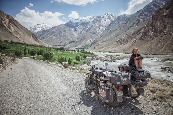 Bộ ảnh du lịch gia đình tuyệt đẹp: Đưa con trai 6 tuổi đi 26.000km qua 12 quốc gia bằng mô tô ba bánh - Ảnh 7.