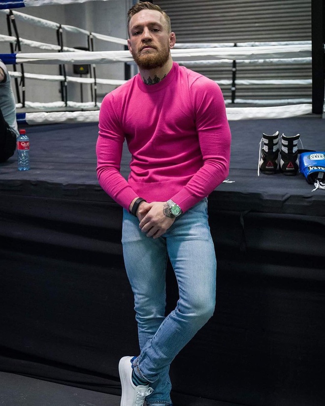  Conor McGregor quá hiểu thế nào là Real men wear pink 