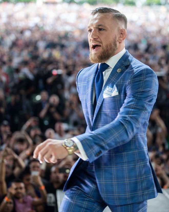  Conor McGregor thường mặc vest khi đến những sự kiện quan trọng 