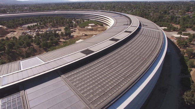  Theo giám đốc điều hành của Apple, cấu trúc chính của tòa nhà hình tròn trông giống như một sản phẩm của Apple, hơn là một công trình xây dựng 