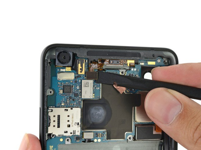 iFixit mổ Google Pixel 2 XL, chỉ đạt 6/10 điểm sửa chữa - Ảnh 15.