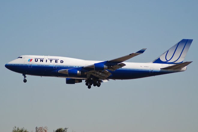  Hình ảnh chiếc Boeing với logo của hãng hàng không United Airlines. 