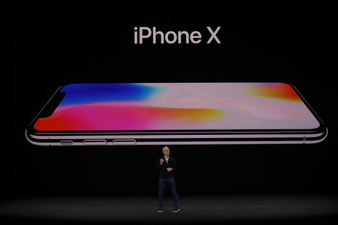 Một số người tiêu dùng không mặn mà với iPhone 8 vì chờ ngày iPhone X lên kệ