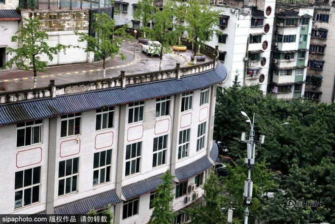 Con đường độc đáo nằm trên nóc một tòa nhà 5 tầng.