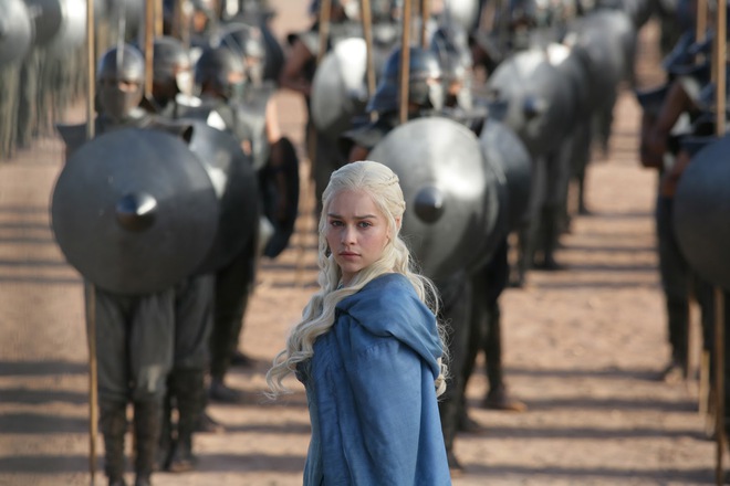  Emilia Clarke trong vai Daenerys Targaryen. 