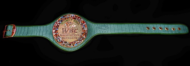  Chiếc đai được đặt tên Money Belt, hoàn toàn tương xứng với tính chất của trận đấu có-1-không-2 này 