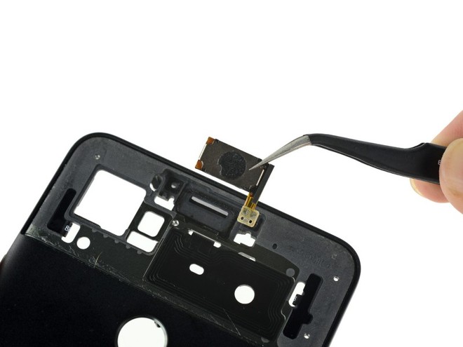 iFixit mổ Google Pixel 2 XL, chỉ đạt 6/10 điểm sửa chữa - Ảnh 31.