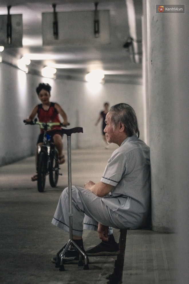 Chùm ảnh: Một nhịp sống Hà Nội thật khác ở phố đi bộ 12 cửa dưới lòng đất trong 10 năm qua - Ảnh 5.