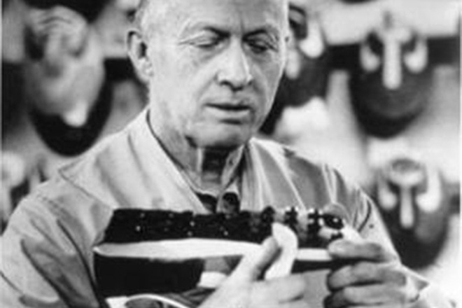  Bill Bowerman - nhà đồng sáng lập BRS (sau này là Nike Inc.) 