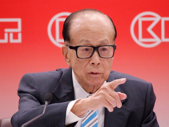  Li Ka-Shing điều hành CK Hutchison Holdings và công ty phát triển bất động sản Cheung Kong Property Holdings và có giá trị ròng là 34 tỷ USD. 