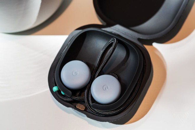  Cận cảnh chiếc tai nghe kì diệu Pixel Buds 