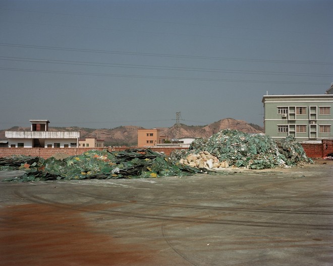  Các công ty thu gom rác điện tử cũng khá đa dạng về quy mô và kinh nghiệm. Như công ty Qingyuan của Trung Quốc đã hơn 10 năm hoạt động trong lĩnh vực khai thác kim loại từ chất thải điện tử. 