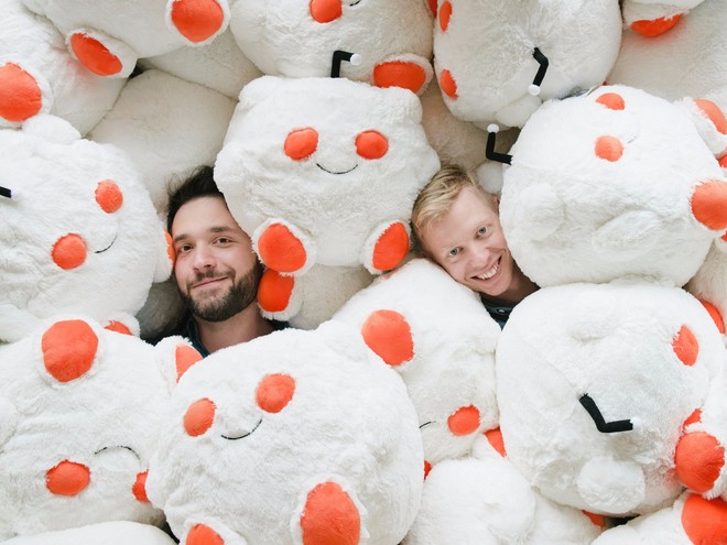  Hai nhà sáng lập Reddit, Alexis Ohanion (trái) và Steve Huffman (phải). 