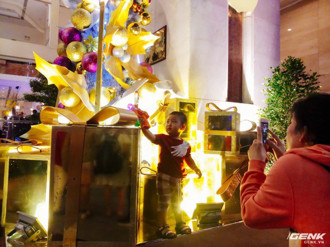 Đời sống qua lăng kính smartphone (Kỳ 2): Những cung bậc cảm xúc đón Giáng Sinh của người Sài Gòn - Ảnh 6.