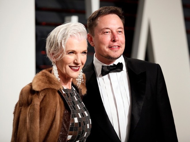  Bà Maye Musk, 69 tuổi, người mẫu mới của CoverGirl và là mẹ của Elon Musk. 