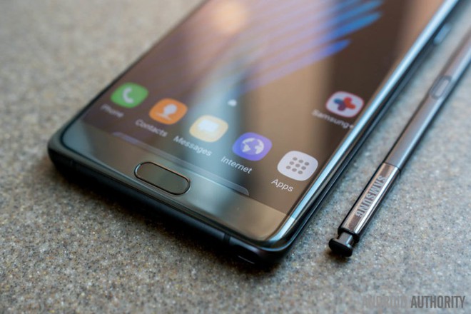  Thảm họa Samsung Galaxy Note7 có thể đã được giải quyết nhẹ nhàng hơn nhiều nếu pin có thể thay thế. 