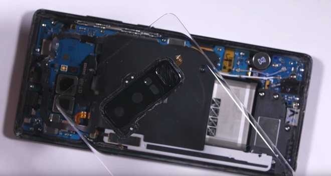 Galaxy Note 8 với mặt lưng trong suốt của JerryRigEverything