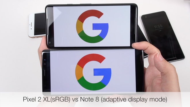  Màu sắc của Galaxy Note8 ở chế độ Adaptive Display rực rỡ hơn nhiều so với Pixel 2 XL 