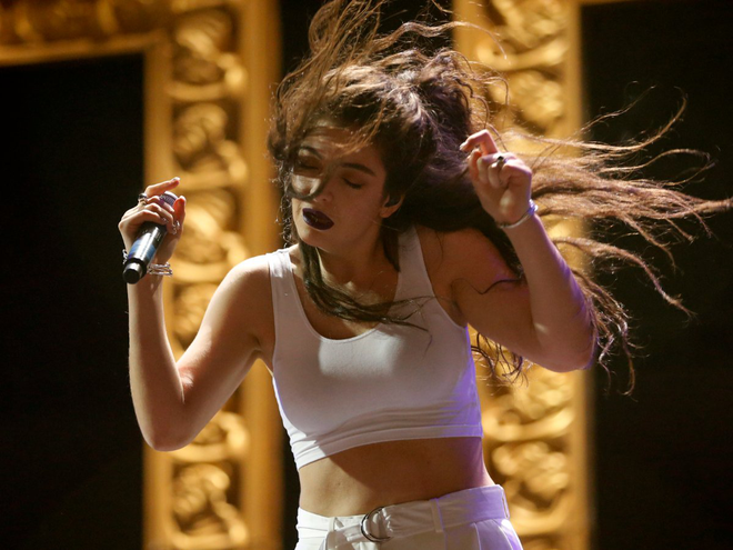  Crowd Surf đã được thử nghiệm tại buổi biểu diễn của nữ nghệ sĩ Lorde 
