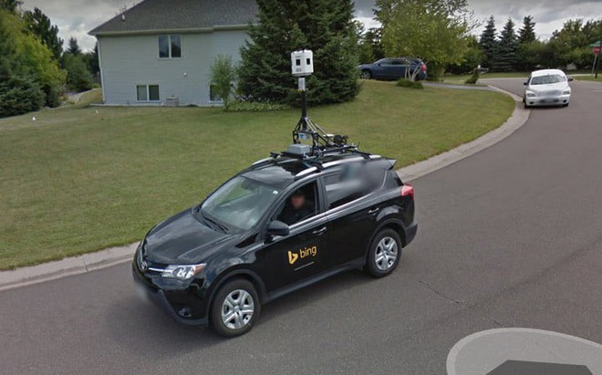  Ảnh chụp từ Google Street View về xe của Bing Streetside 