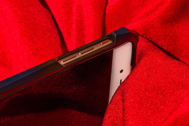 Đây là chiếc case iPhone đắt hơn cả iPhone X bản cao cấp nhất - Ảnh 12.