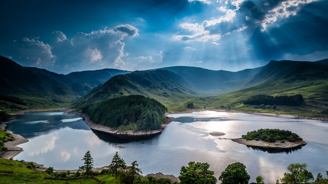  Rất nhiều thung lũng ở Lake District được tạo thành từ các dải sông băng trong suốt thời đại Kỷ băng hà. 