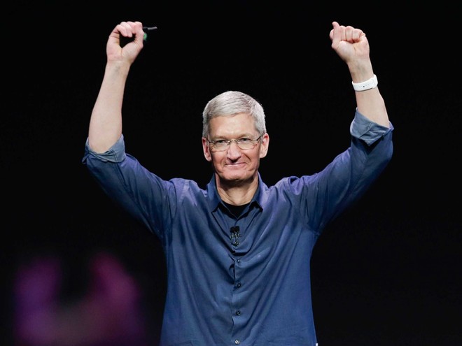  Ông Tim Cook trong buổi ra mắt chiếc Apple Watch vào năm 2014. 