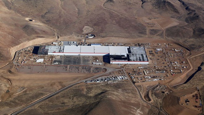  Nhà máy khổng lồ Gigafactory. 