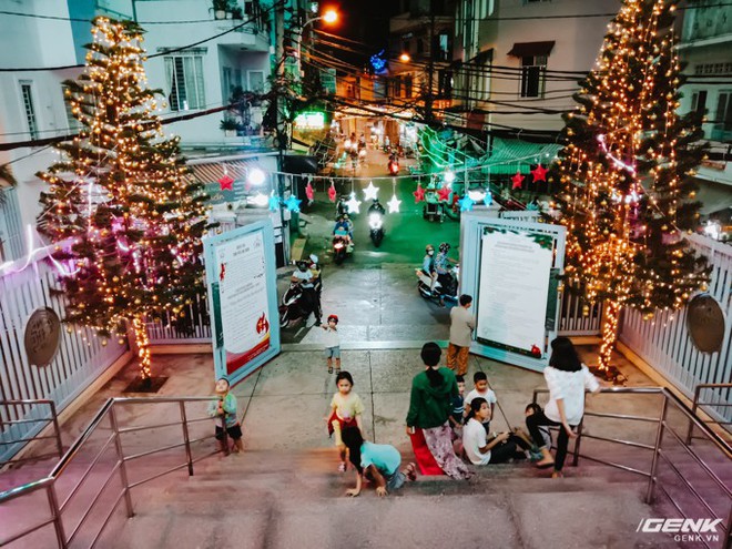 Đời sống qua lăng kính smartphone (Kỳ 1): Người dân Sài Gòn nô nức trang trí phố xá đón Noel đến gần - Ảnh 25.