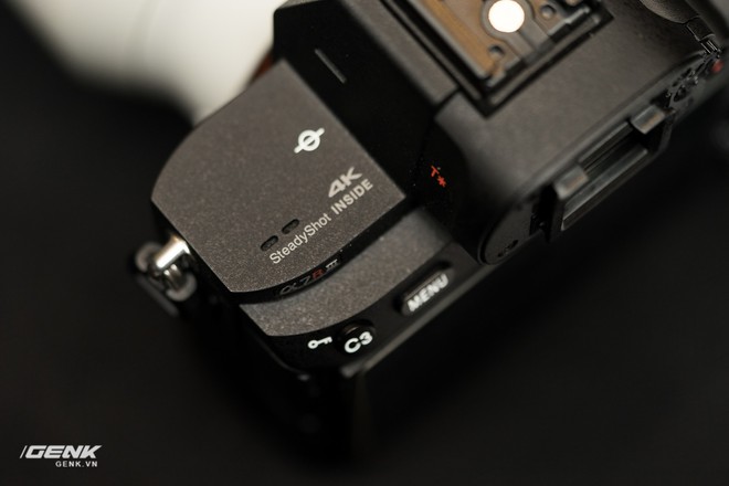 Trên tay máy ảnh không gương lật Sony A7R mark III: Tiệm cận với sự hoàn hảo - Ảnh 9.