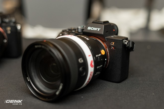 Trên tay máy ảnh không gương lật Sony A7R mark III: Tiệm cận với sự hoàn hảo - Ảnh 1.
