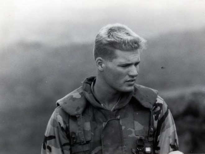  Andrew Wittman khi còn trong trại huấn luyện quân đội (Ảnh: Business Insider). 