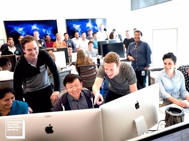  CEO Facebook Mark Zuckerberg và các nhân viên 