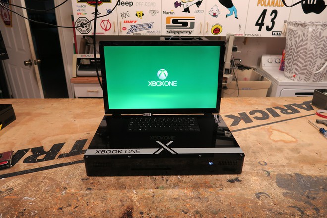  Xbox One X đã biến thành một chiếc laptop độc đáo với tên gọi Xbook One X. 