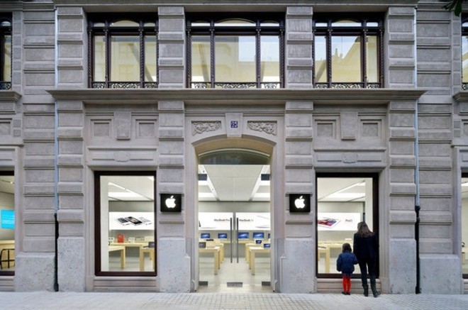  Apple Store tại Valencia, Tây Ban Nha cũng xảy ra cháy nổ pin iPhone chỉ 1 ngày sau sự cố tương tự ở Thụy Sĩ. 