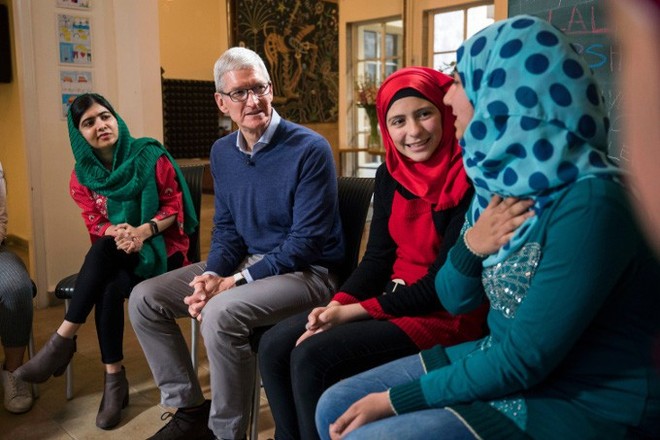 Apple bắt tay với quỹ Malala Fund để giúp các bé gái trên toàn thế giới được đi học - Ảnh 1.