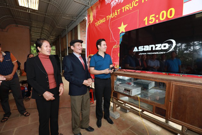 Asanzo - thương hiệu điện tử đến từ Việt Nam tặng TV cho gia đình thủ thành U23 Bùi Tiến Dũng cùng 174 hộ dân nghèo địa phương trước thềm chung kết - Ảnh 2.