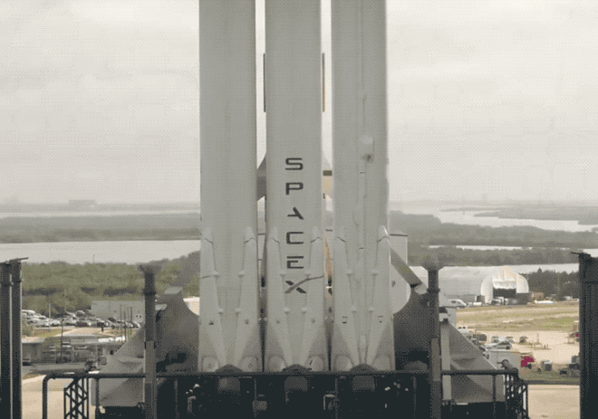  Falcon Heavy là một bước tiến lớn đối với SpaceX nói riêng và lĩnh vực vũ trụ nói chung. 