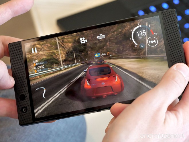 Cận cảnh Razer Phone 2: Mặt lưng bằng kính, logo phát sáng hiệu ứng Chroma, kích thước không thay đổi - Ảnh 6.