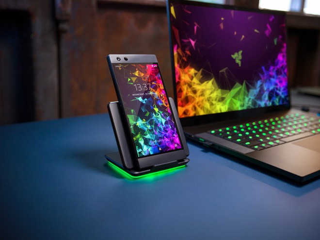 Razer Phone 2 chính thức ra mắt, sạc không dây, IP67, màn hình sáng hơn, camera kép chụp đẹp hơn, logo nhấp nháy - Ảnh 2.