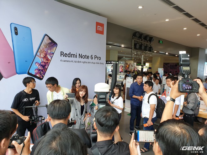Ảnh thực tế Xiaomi Redmi Note 6 Pro: Snapdragon 636, màn tai thỏ, lần đầu có 4 camera, mặt lưng không ấn tượng, giá 5 triệu đồng - Ảnh 15.