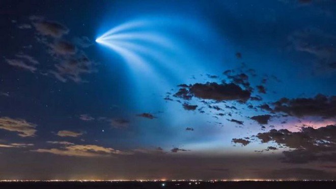 [Video timelapse] Theo dõi màn phóng và hạ cánh rực sáng cả bầu trời đêm của tên lửa SpaceX Falcon 9 - Ảnh 2.