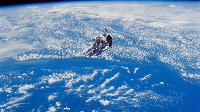 11 bức ảnh choáng ngợp của các phi hành gia NASA - Ảnh 1.