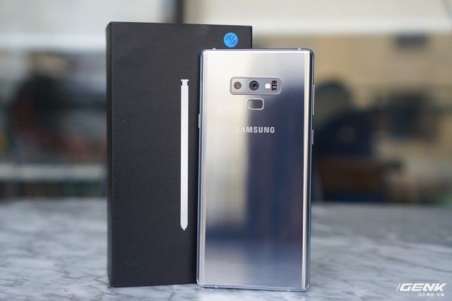 Cận cảnh Galaxy Note9 phiên bản Silver: màu bạc sang chảnh, chỉ có 1 SIM, chưa có hàng chính hãng - Ảnh 4.