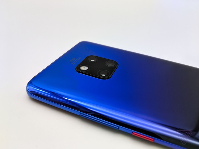 Ảnh thực tế Huawei Mate 20 Pro: 3 camera được Leica bảo chứng, cảm biến vân tay dưới màn hình, Face ID xịn, sạc cực nhanh, pin 4.200 mAh - Ảnh 13.