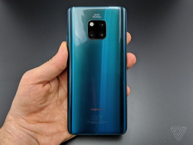 Ảnh thực tế Huawei Mate 20 Pro: 3 camera được Leica bảo chứng, cảm biến vân tay dưới màn hình, Face ID xịn, sạc cực nhanh, pin 4.200 mAh - Ảnh 1.