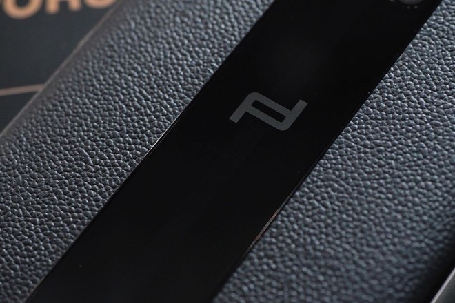 Cận cảnh Huawei Mate 20 RS Porsche Design, thiết kế thay đổi một chút nhưng giá cao gấp đôi Mate 20 Pro - Ảnh 3.