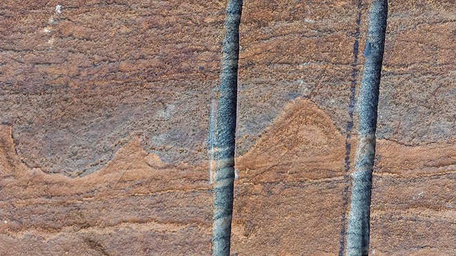 Mảnh hóa thạch có niên đại 3,7 tỉ năm, lâu đời nhất trên Trái Đất có thể chỉ là cục đá nhiều tuổi - Ảnh 1.