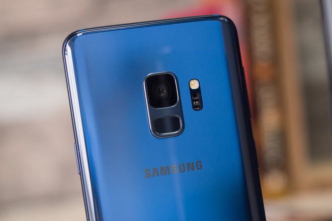 Bằng sáng chế của Samsung mô tả cảm biến vân tay dưới màn hình, sử dụng cho Galaxy S10? - Ảnh 1.